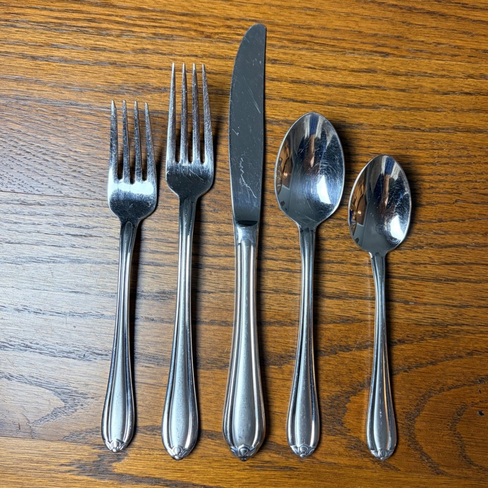 Gorham Melon Bud Frosted Stainless Steel Flatware 5 Piece Place Setting Silver